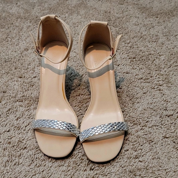 High heel - Picture 2 of 3